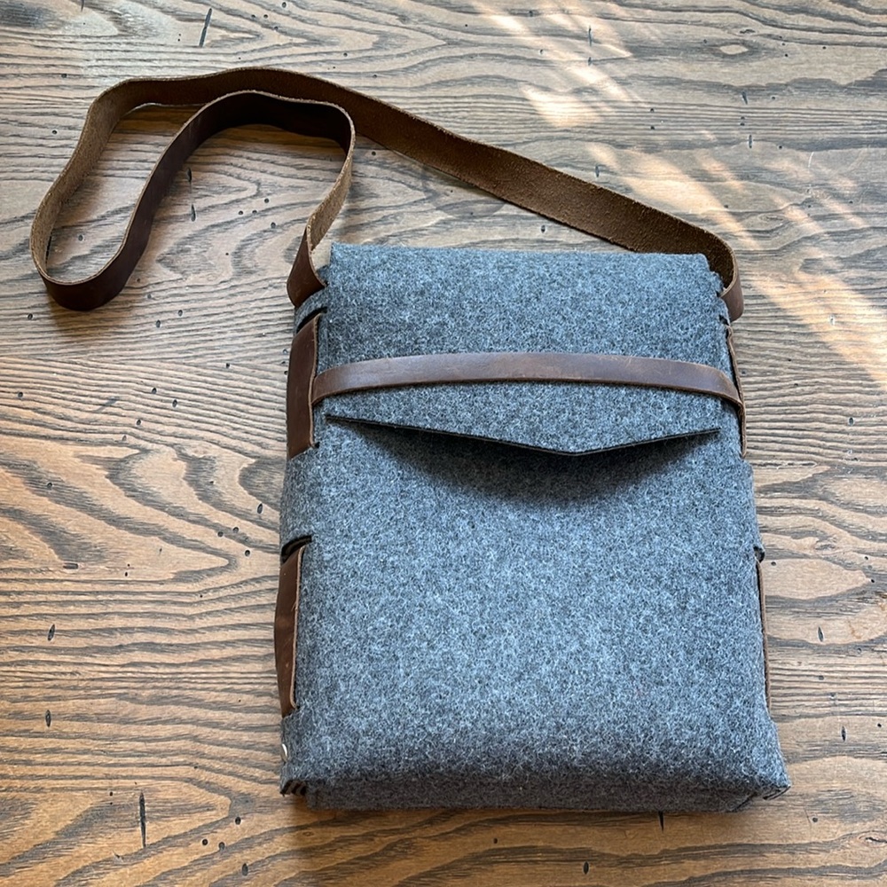 Robert Mason Company Columbus OH grey felt brown leather laptop crossbody